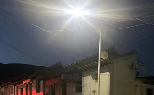 农村院子里最适合的黄南太阳能路灯亮度与安装要点